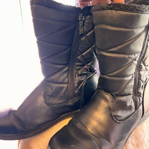 Black Women's Quilted Winter Boots - Comfortable Zipper Pull